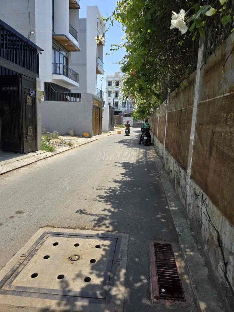 BÁN ĐẤT TẶNG NHÀ TRƯỜNG THỌ- HXH- 96,7M2 CHỈ 6,X TỶ -Đường số 11, P.