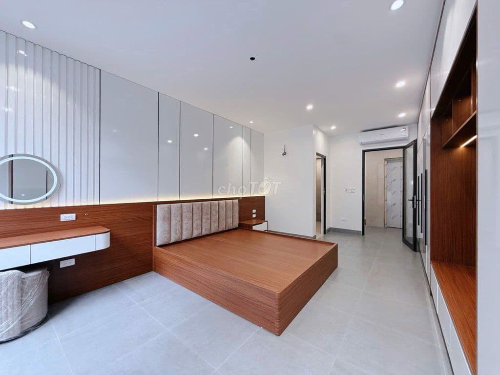HOÀNG MAI- NHỈNH 17 TỶ, Ô TÔ TRÁNH NHAU - THANG MÁY - Ảnh 3