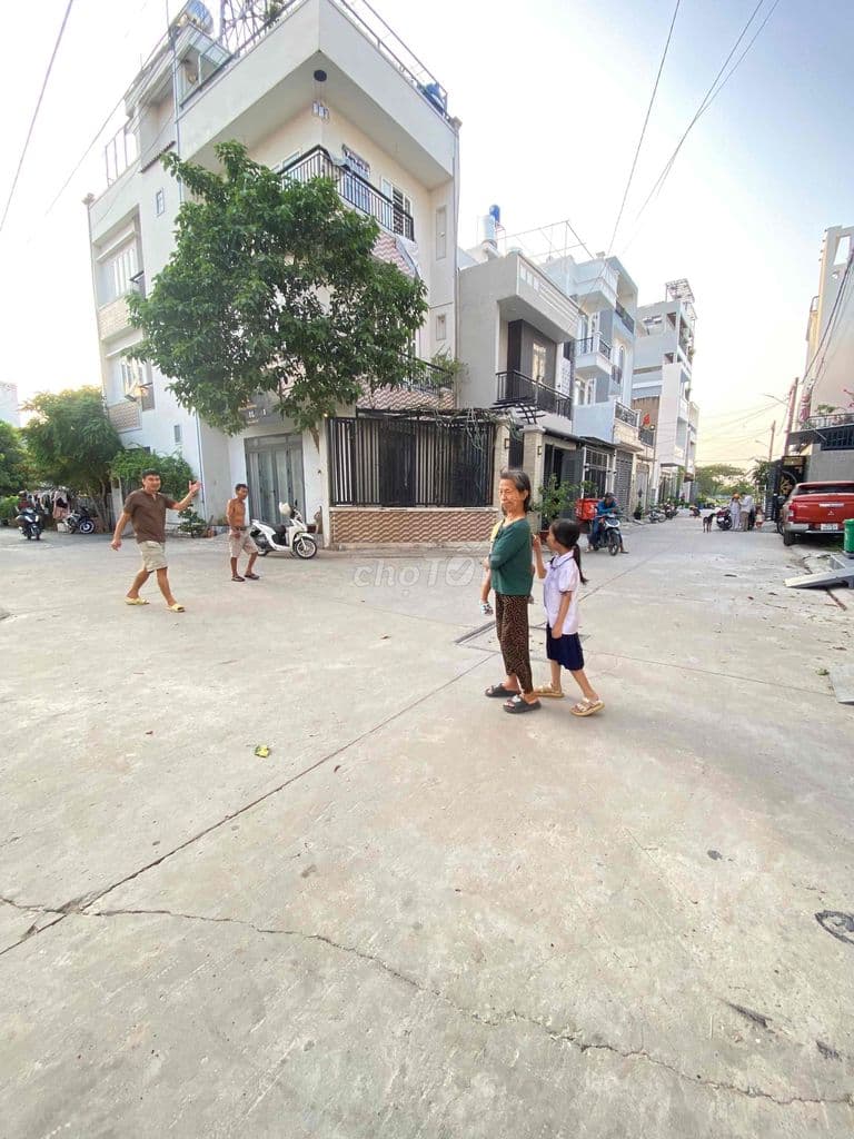 Căn Góc 5.5x16m / Thạnh Xuân 25 1 trệt 3 lầu 20 triệu dòng tiền/tháng