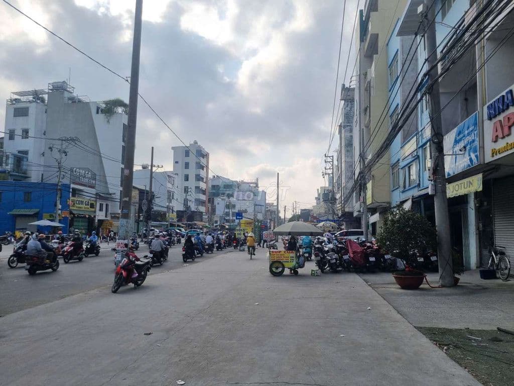 BÁN NHÀ ĐƯỜNG CMT8 - Q3- 36M²- 4 TẦNG - 4PN- CHỈ NHỈNH 5 TỶ