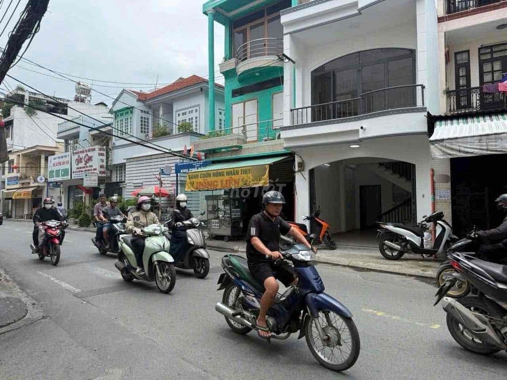 Bán nhà mặt tiền Nguyễn Quý Anh