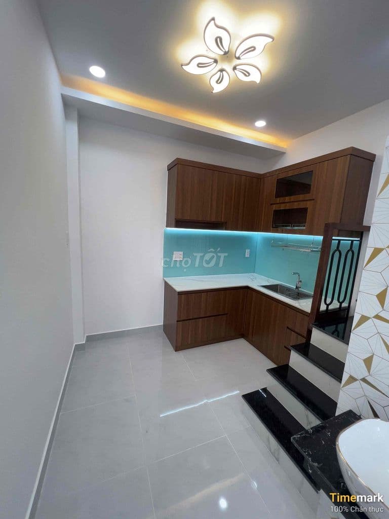 Nhà 2 Tầng-Sát Mặt Tiền-Nhà Đẹp Vô ở Liền - Ảnh 2