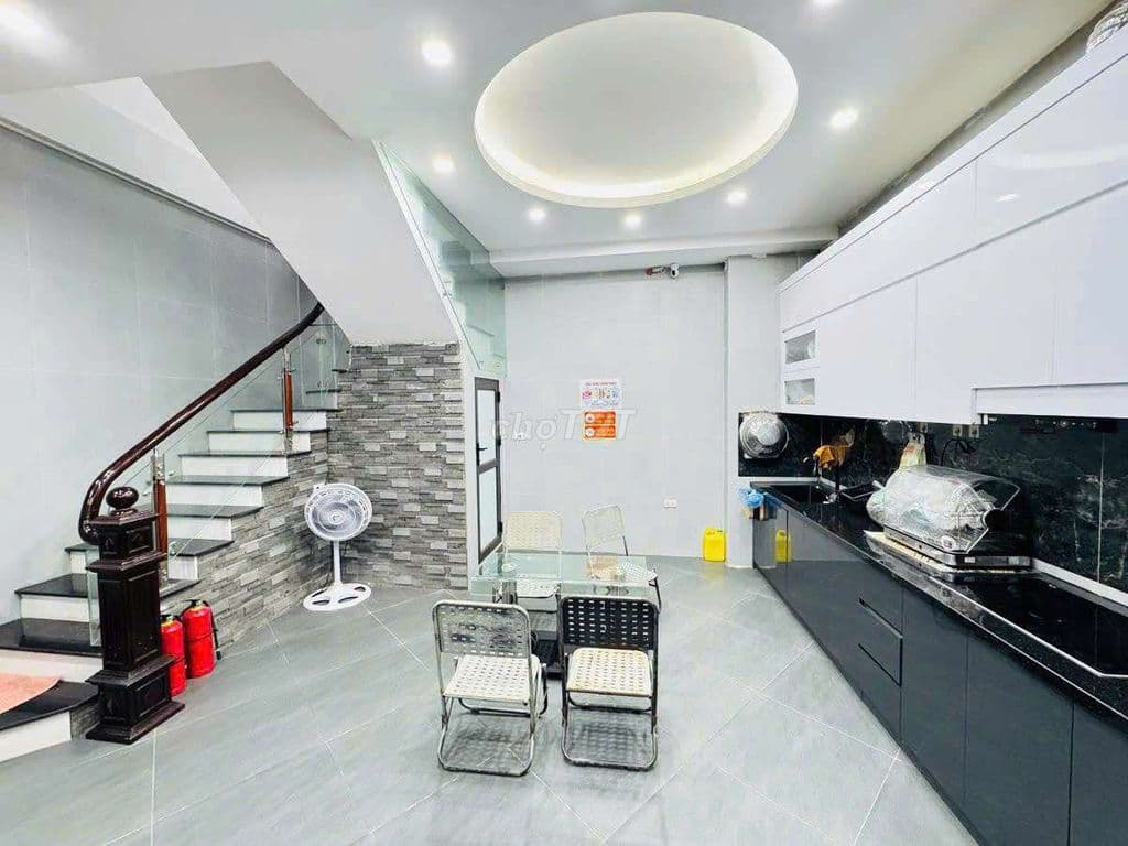 Hoàng Quốc Việt - Võ Chí Công, 1 ngoặt ra phố, full nội thất 39.8m*5T - Ảnh 3