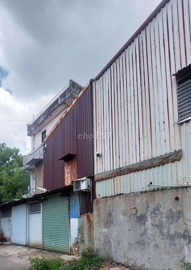 Bán lô đất 30m² Hương Lộ 2 gần BV Bình Tân, khu dân cư đông đúc.
