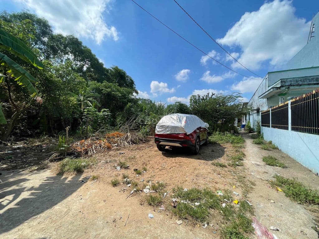 Bán lô đất thổ cư xã Bình Chánh, dt 90m2 giá 2.4tỷ, sổ hồng riêng