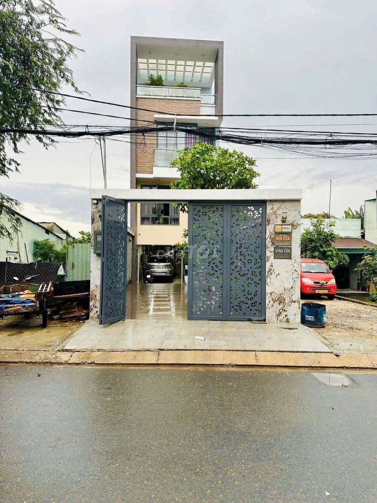 Cần Bán Nhà 5x36m 1 Trệt 2 Lầu Sân Thượng + Hầm Giữ Xe Ngay Chơk Chữ S