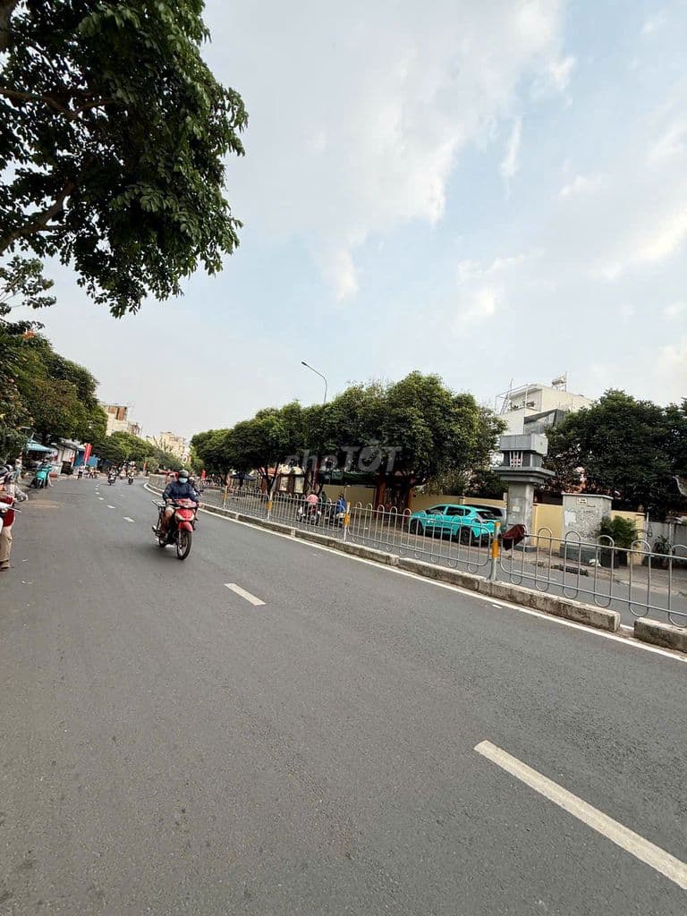 ĐẦU TƯ SINH LỜI - CĂN GÓC MT NGUYỄN SƠN 4X13M, 3 TẦNG 7,3 tỷ TL VUI VẺ - Ảnh 2