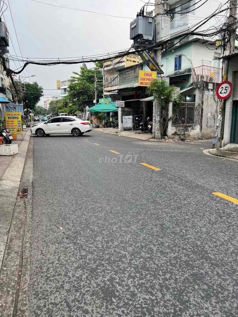 BÁN ĐẤT - TẶNG 2 CĂN NHÀ - NGANG 12M - HẺM 5M THÔNG