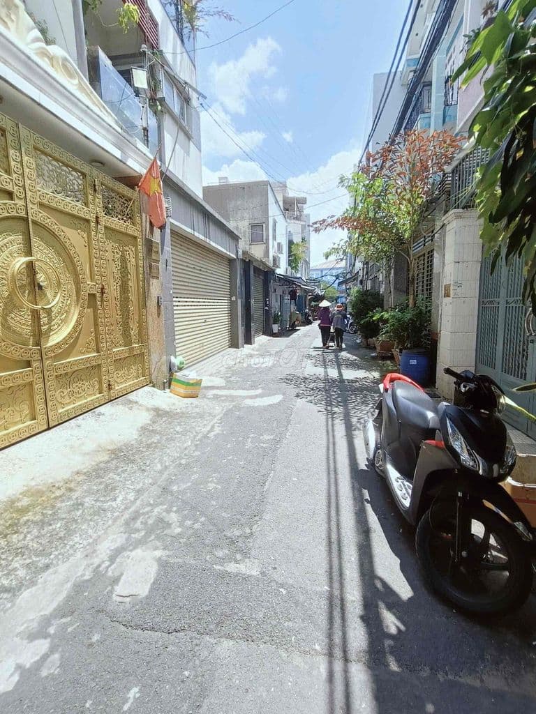nhà giá tốt hẻm xe hơi đối diện trường học đường Hoa Bằng - Ảnh 2