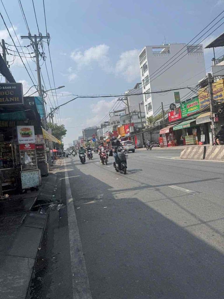 nhà mặt tiền HUỲNH TẤN PHÁT, Giá 6ty4 .kinh doanh mọi nghành nghề.