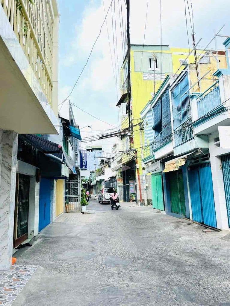 2 TẦNG KIÊN CỐ BTCT - CÁCH MT 10 CĂN HẼM ĐVB THÔNG SANG NG. TẤT THÀNH - Ảnh 2