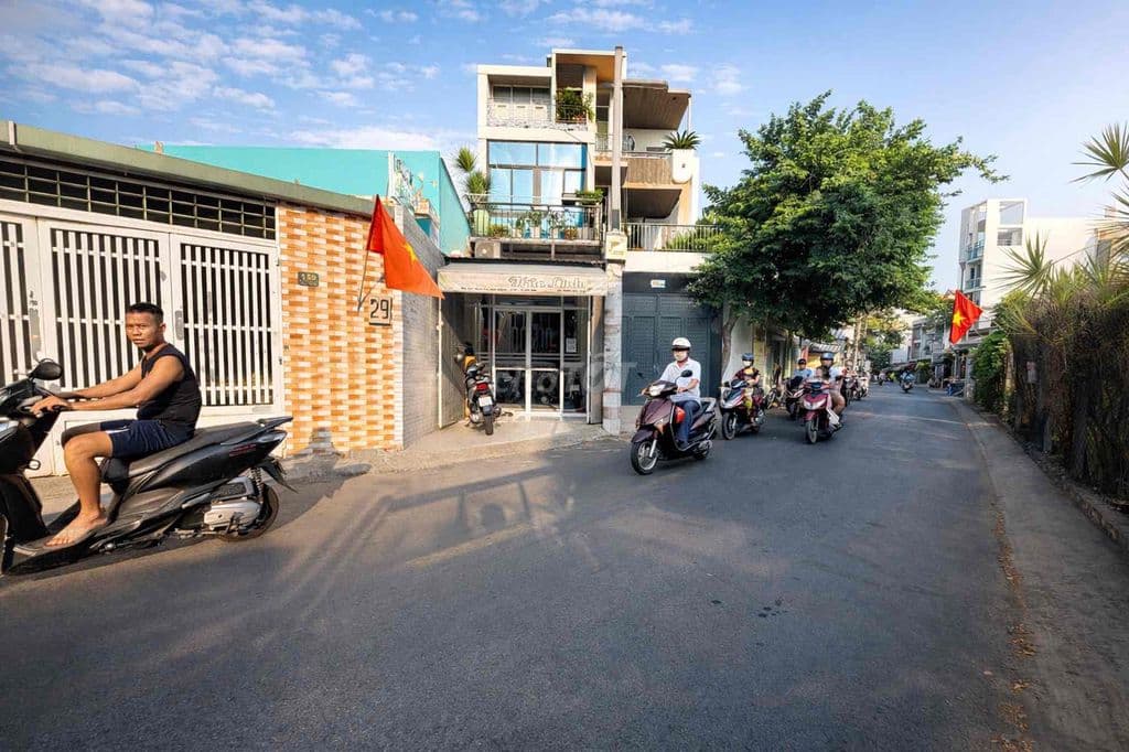 nhà ngay chợ phạm văn bạch 60 m² 4 tầng 5.x tỷ hẻm kinh doanh
