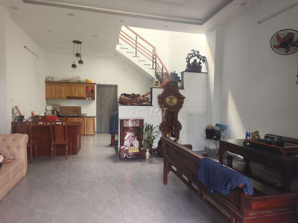 Bán nhà đường T11 nhà 1trệt 1lầu, hẻm xe hơi.