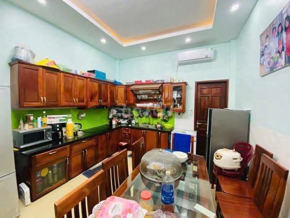 bán nhà 4pn gần chợ ngọc thuỵ giá chỉ 14 tỷ - Ảnh 2