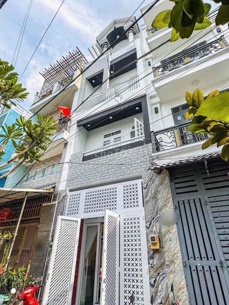 Bán nhà 4 Tầng full nội thất cao cấp, hẻm xe hơi, ngay ngã tư 4 xã