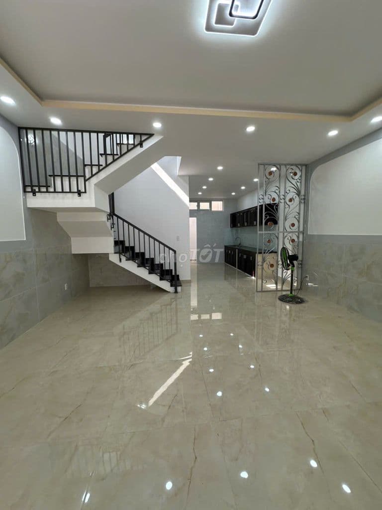 LÊ VĂN QUỚI - DT: 5,6m x 13m - HẺM XE HƠI - SÁT NGÃ TƯ BỐN XÃ