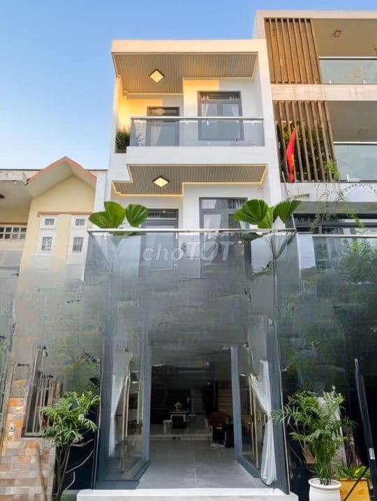 Nhà hiện đại full nội thất cao cấp - hẻm xe hơi 6m - liền kề Q7 - Ảnh 3