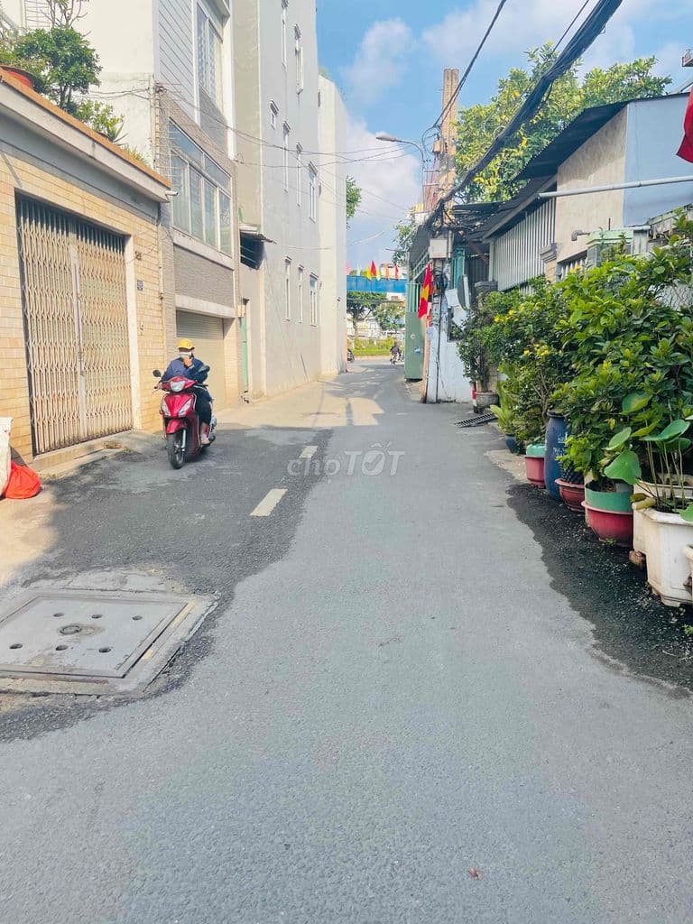 ĐHT 18- SÁT BÊN GÒ VẤP- 2 TẦNG - 3PN - HXH- 3 tỷ2