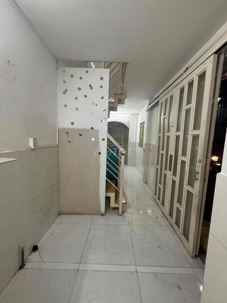 BÁN NHÀ NHỈNH 2 TỶ SỔ HỒNG RIÊNG- HẺM XE HƠI GẦN EMART GÒ VẤP - Ảnh 2