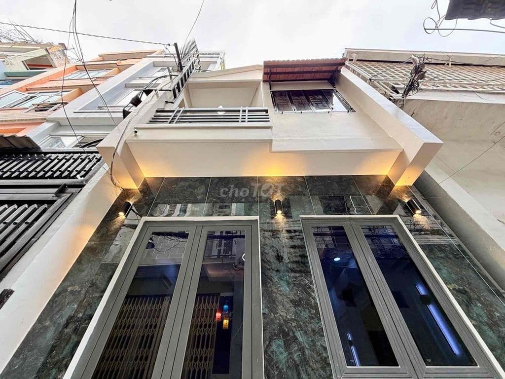 Chỉ nhỉnh 4 Tỷ AC sở hữu căn nhà ngay Khu Phố Phan Xích Long P
