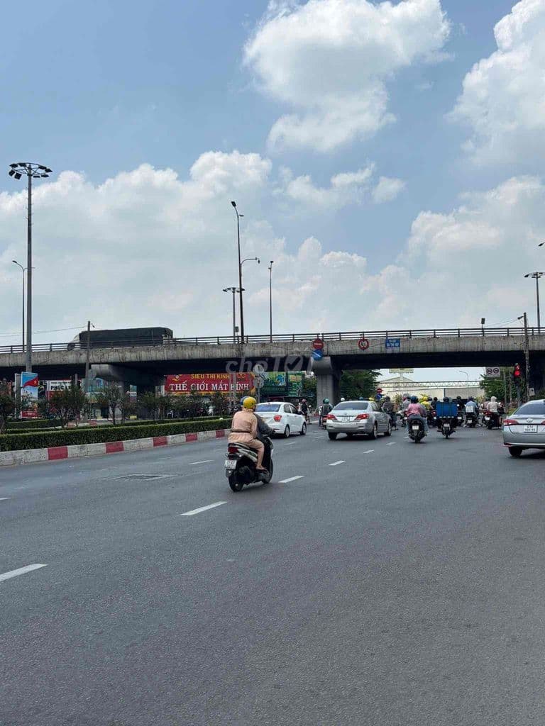 BÁN ĐẤT TẶNG NHÀ