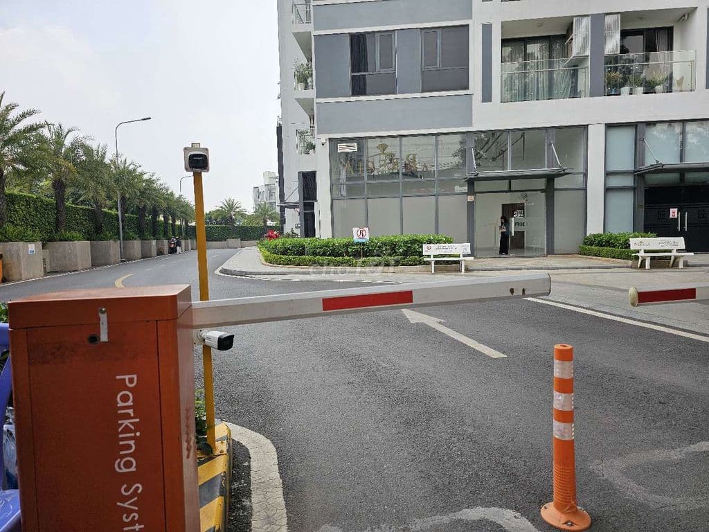 Bán gấp Shophouse tầng trệt chung cư PRECIA, MT đường Nguyễn Thị Định