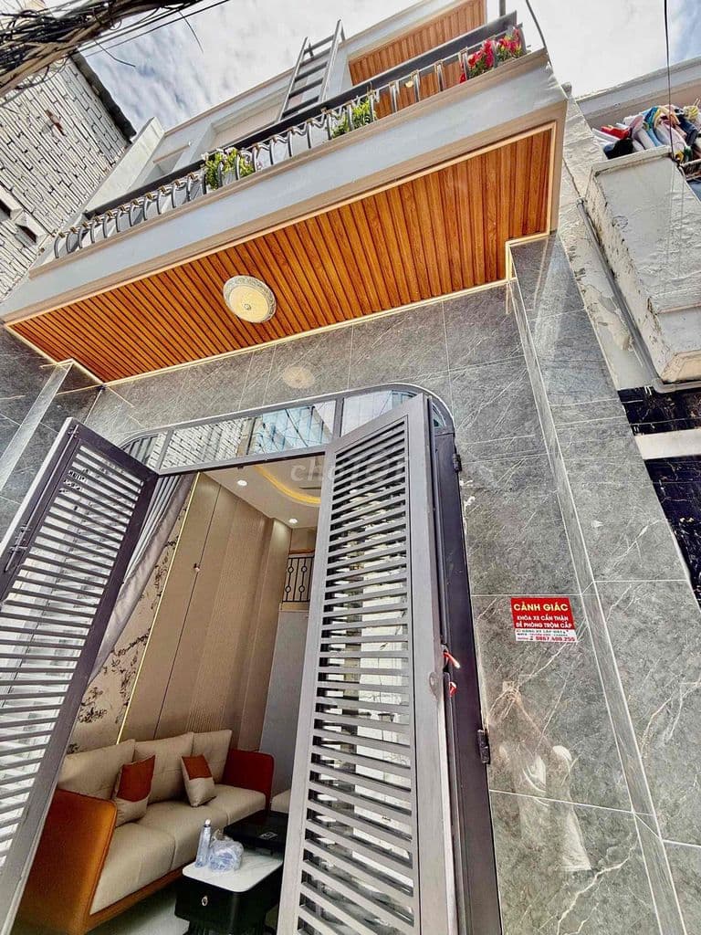 hàng thơm- nhà mới- ngang rộng- 32m2- hẻm thoáng chỉ hơn 3 te- đg Phạm