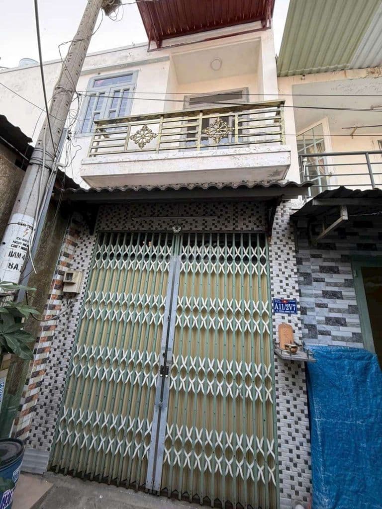 bán nhà 4x7 gác suốt trên dưới điều có vệ sinh