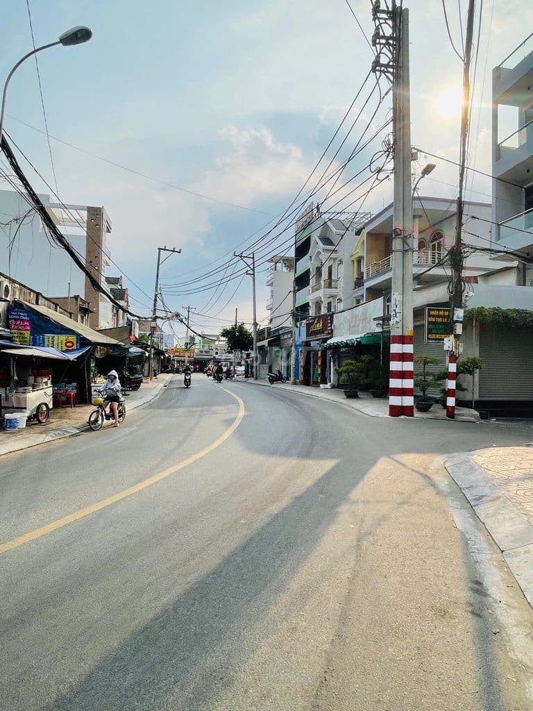 Nhà 97m2(5,8x16,8)-HXH Thông ĐH Quốc Gia -Xây Được 5 Tầng -Chỉ 5,3 Tỷ