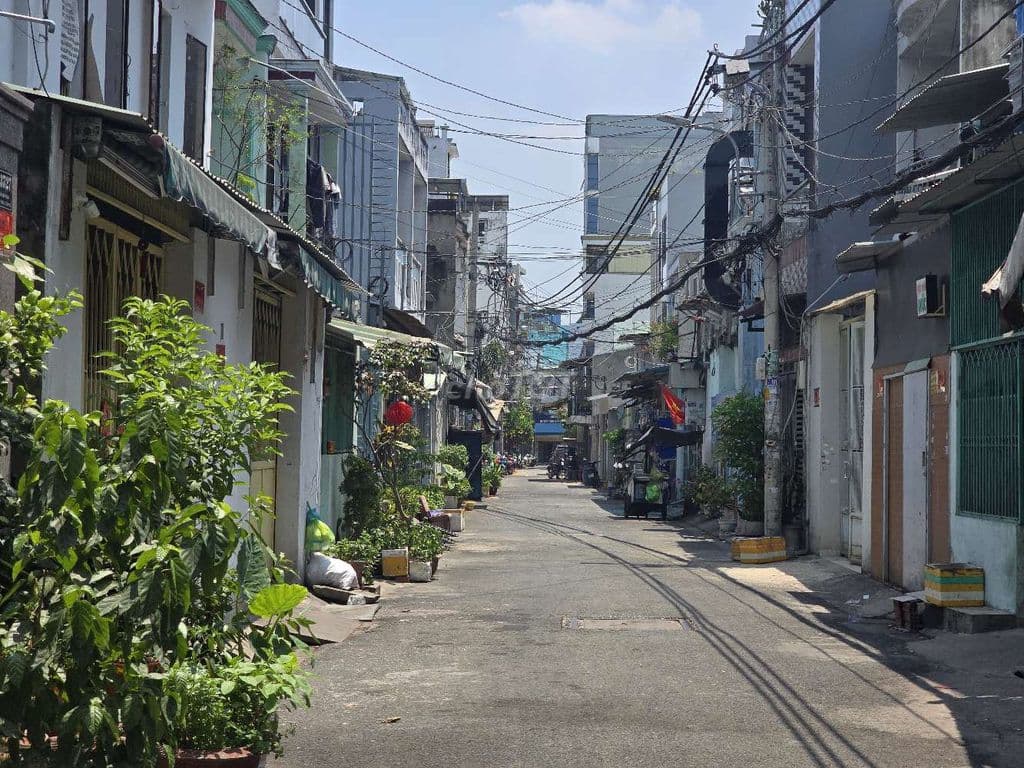 nhà 4m x 13m , cấp 4 sát mặt tiền Tô Hiệu - Ảnh 3