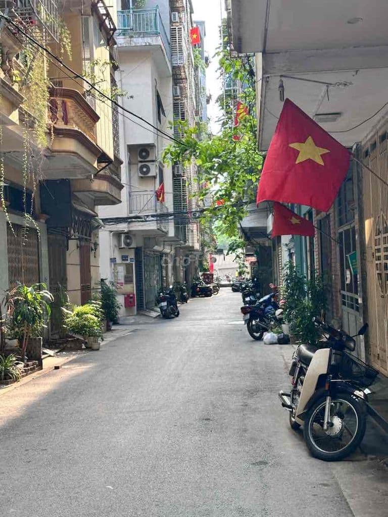 SIÊU PHẨM PHÂN LÔ TRẦN QUỐC HOÀN 42M2- HƠN 16TỶ- Ô TÔ TRÁNH – NGÕ TH