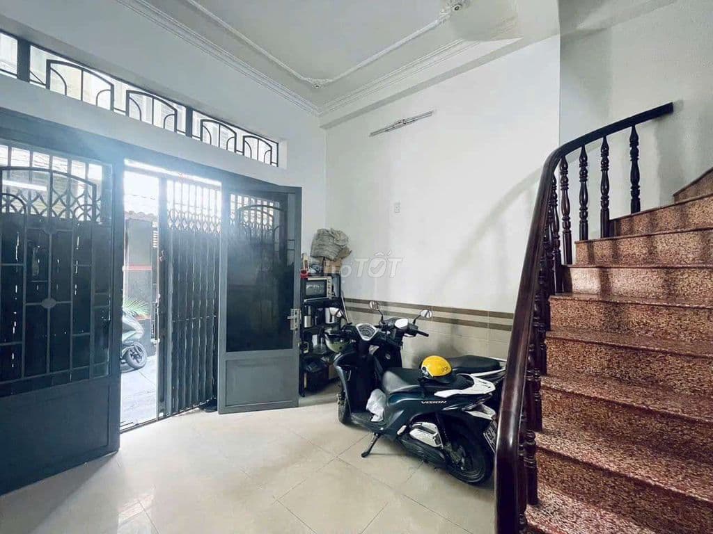 Ngang khủng 5m. Nhà 3 tầng gần chợ Tân Bình. Gía chỉ 5,6 tỷ, còn bớt - Ảnh 3