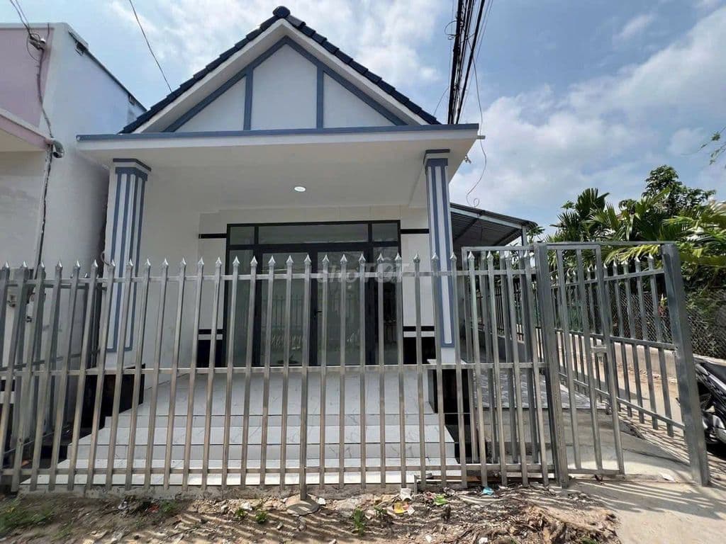Chính chủ bán căn nhà sổ riêng 120m2 ở xã Phước Vĩnh An giá chỉ 1 TỈ