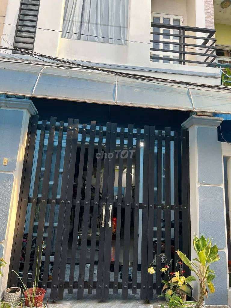 Nhà Quận 7 hẻm 4m 4PN sổ riêng giá 7.x tỷ