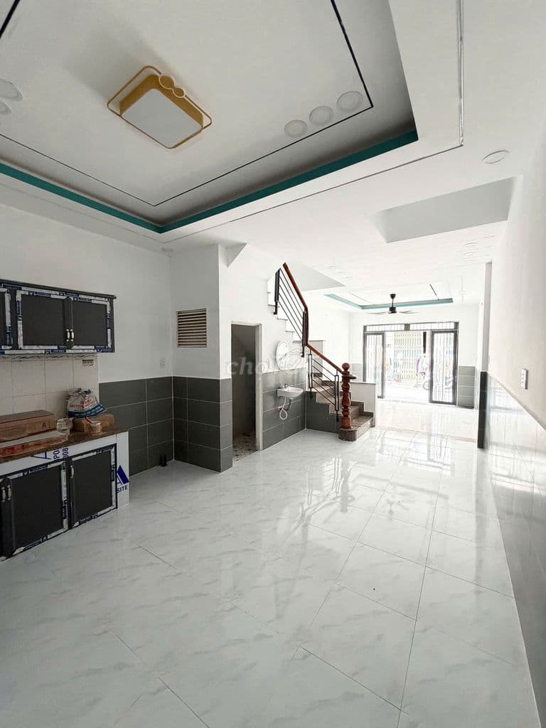 CHÍNH CHỦ GỬI EM THÍA NHÀ SHR 895 TRIỆU - 1 TRỆT 1 LẦU 2PN 2WC