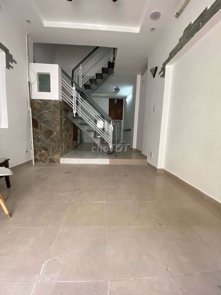 Bán nhà 2 tầng sát bên ngã năm Gò Vấp - 35m² - nhỉnh 3 tỷ - Ảnh 2