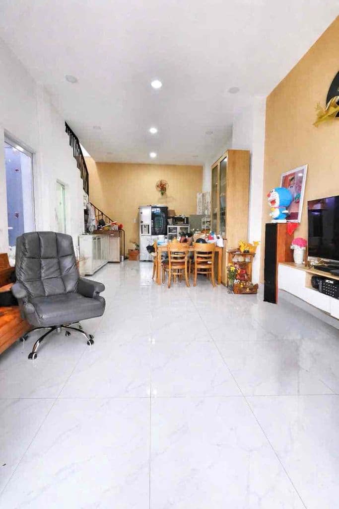 NHÀ NGANG 5M - SÁT HẺM XE HƠI - CHỦ XÂY KIÊN CỐ - NGAY CẦU PHÚ MỸ HƯNG - Ảnh 3