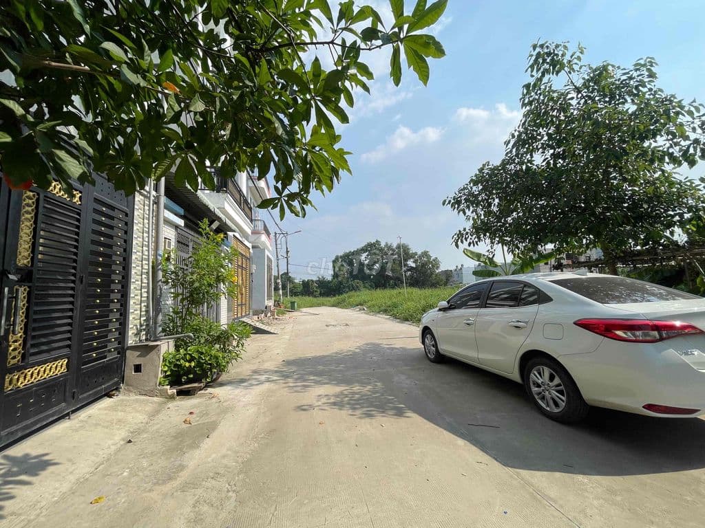 Đất Thổ cư ( ngang 4 nở hậu 7 - dài 28 ) 2 Mặt Hẻm - Đường 7m