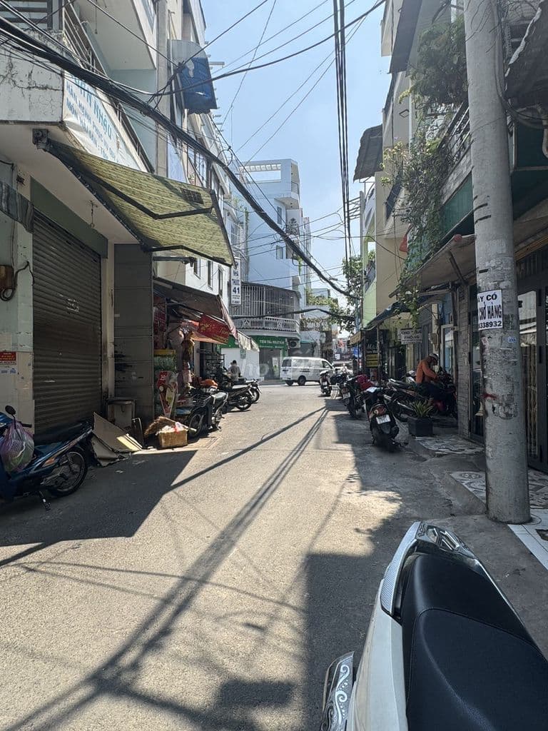 CĂN GÓC MTKD HẺM 6M, TRỆT 3 LẦU, KHÔNG LỘ GIỚI LẠC LONG QUÂN P10 - Ảnh 3