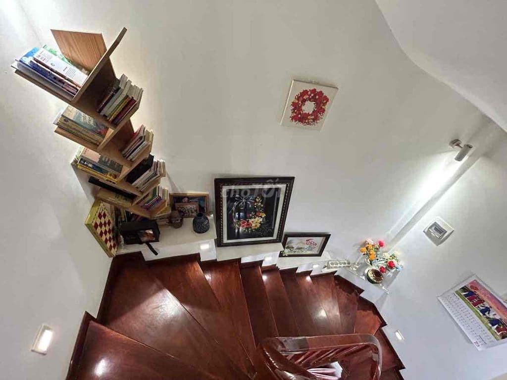 CẦU GIẤY- NHÀ 5 TẦNG - GẦN OTO - 40M2 CHỈ NHỈNH 8 TỶ - Ảnh 2