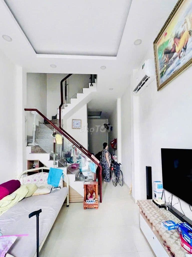 Hàng hiếm nhà 2 tầng 42m2 - Hẻm xe hơi 7 chỗ ngay trường ĐH Hutech