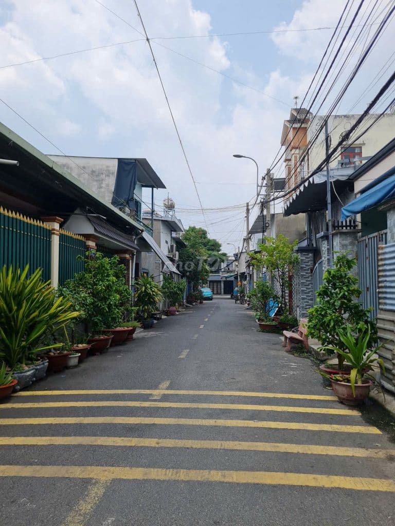 Bán lô đất THỔ - Mặt tiền Trung Chánh,gần Nguyễn Ảnh Thủ - chỉ 4.25 tỷ