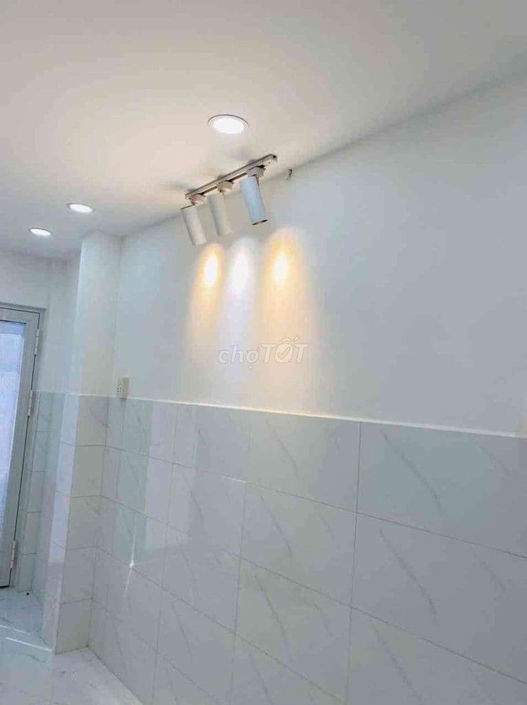 BÁN NHÀ 3 TẦNG MỚI ĐẸP - XE 4 CHỖ TỚI NHÀ - NGAY KHU KIỀU ĐÀM - Ảnh 2