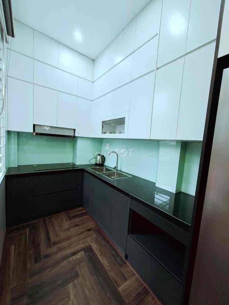 Lô góc, nhà mới, full nội thất, Nguyễn Đức Cảnh, cách oto tránh 20m