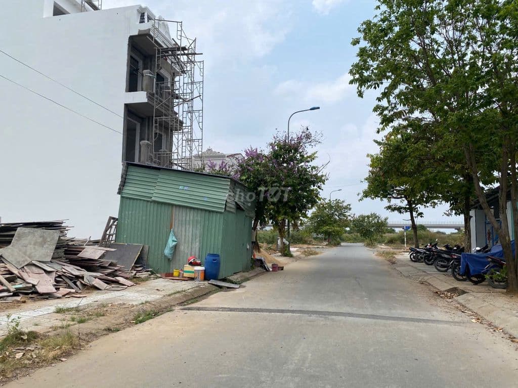 ngộp cần bán lô đất cách Vinhomes Quận 9 khoảng 150m , đường 12M - Ảnh 3