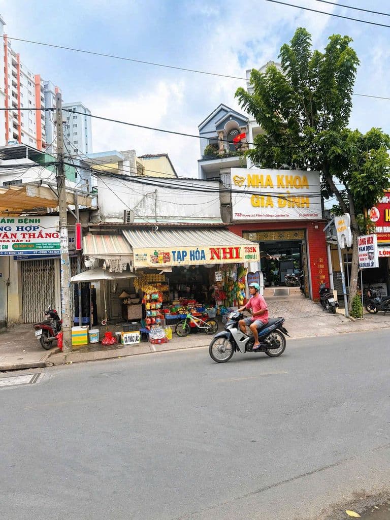 Nhà mặt tiền Hương Lộ 2, ngay ngã tư bệnh viện Bình Tân.