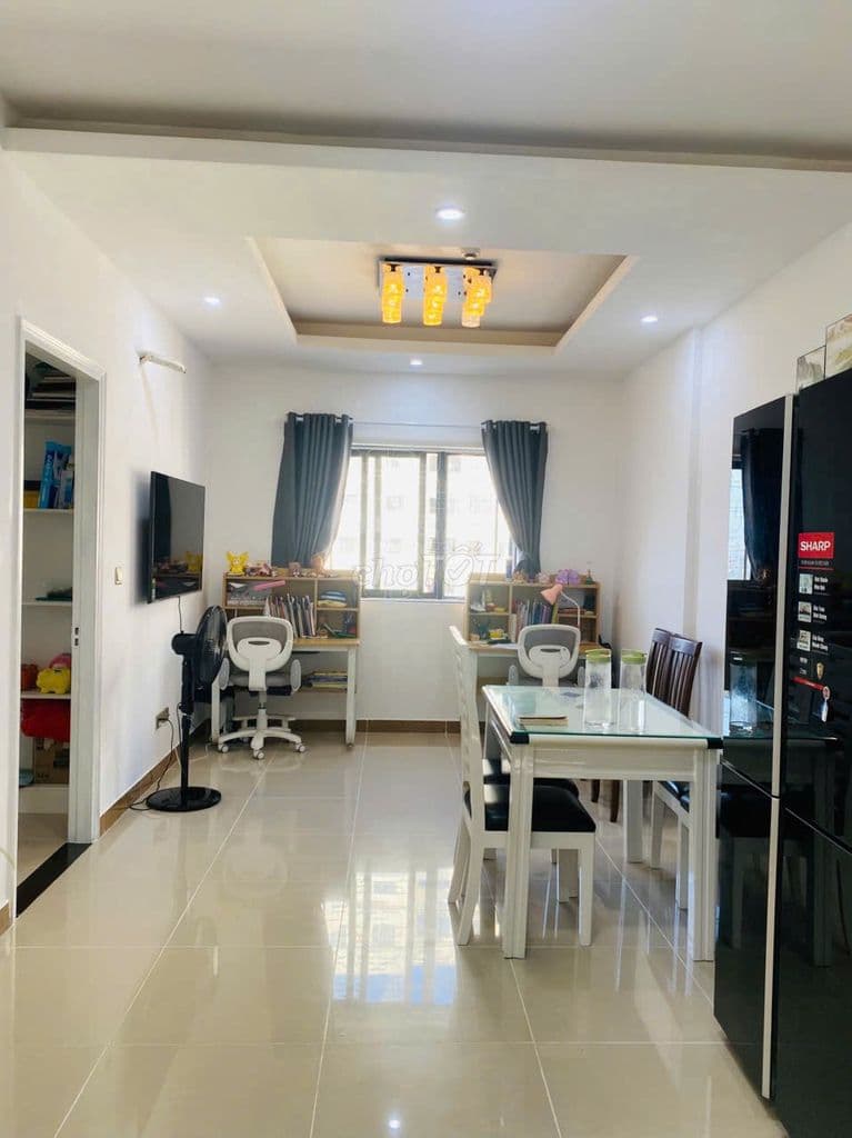 Bán căn hộ era town, quận 7, sổ hồng 2 PN, full nội thất, giá 3, 450