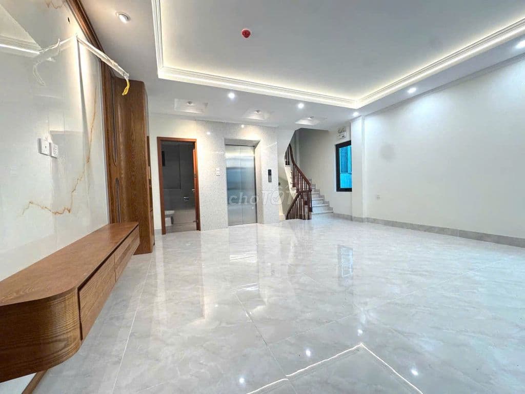 trung tâm cầu giấy 50m/5tang/11,x tỷ