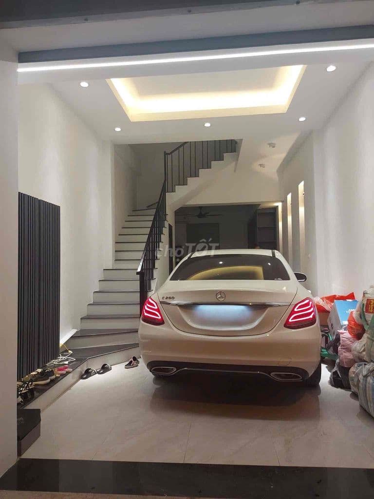 Ô tô đỗ cửa phố Tân Mai kinh doanh, dân xây 35m2 x5T giá 7.5 tỷ sổ CC