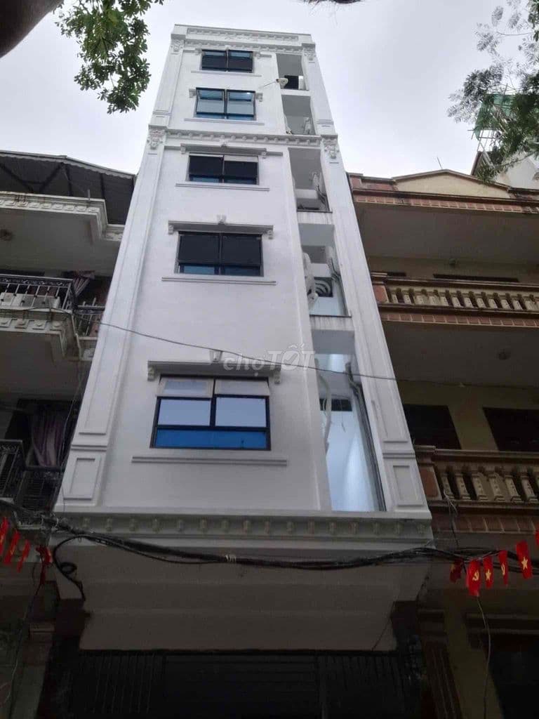 Nhà đẹp phố Nguyễn Đúc Cảnh mới thang máy ở ngay 40m2 x 6T giá 7.8 tỷ